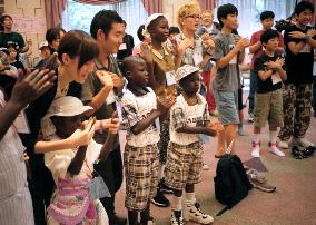 Tokyo scholarship group meets foreign AIDS, earthquake orphans